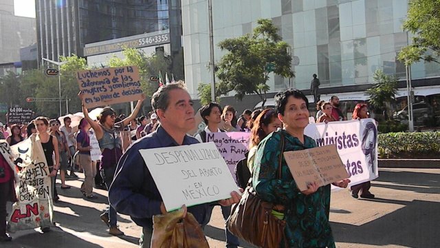 Marcha por el día de la despenalización del aborto en América Latina y el Caribe del Monumento a la madre hasta el Zócalo, 28 de septiembre de 2011 México, D. F.